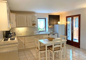 Charming Cottage with Garden, Spa, Near Sioule River, Perfect for Families