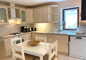 Charming Cottage with Garden, Spa, Near Sioule River, Perfect for Families