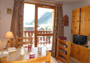 Charmant appart rénové 4 pers, balcon sud, plein centre, proche ski et piscine! - FR-1-342-187