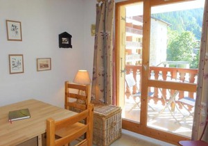 Charmant appart rénové 4 pers, balcon sud, plein centre, proche ski et piscine! - FR-1-342-187