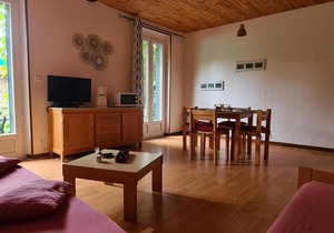 Charmant Gîte avec Activités Extérieures et Auberge sur Place à La Chabanne - FR-1-489-187
