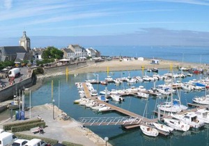 Charmante Maison Rénovée à 500m de la Mer avec Jardin, 2 Chambres, Parking Gratuit - FR-1-306-911