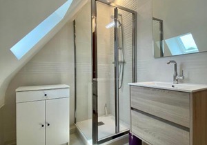 Charmante Maison Rénovée à 500m de la Mer avec Jardin, 2 Chambres, Parking Gratuit - FR-1-306-911
