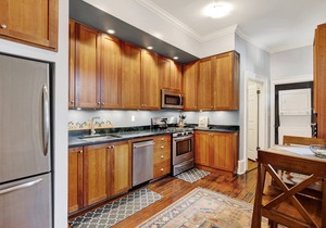 Charmer near Forsyth Park, Heated Pool Access!