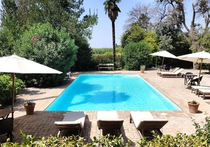 Charming rural house with swimming pool 3 km from the city of Granada. parking