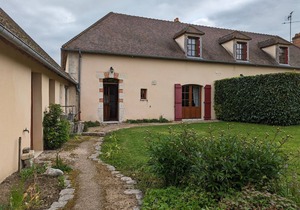 Charming 17th-Century Country House with Garden, BBQ, Terrace, and Ping-Pong Near Fontainebleau