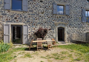 Charming 18th Century Mansion with Garden & Modern Amenities near Puy-en-Velay