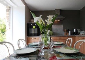 Charming 18th-Century Cottage with Garden, Near Beaches, Spa Access, and Modern Amenities