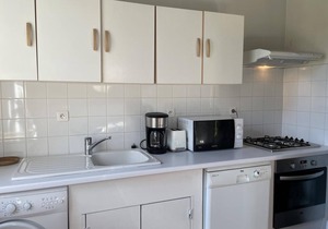 Charming 19th Century Hunting Lodge: 4BR, Garden, Near Château, WiFi, Pet-Friendly