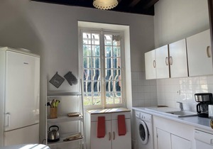 Charming 19th Century Hunting Lodge: 4BR, Garden, Near Château, WiFi, Pet-Friendly