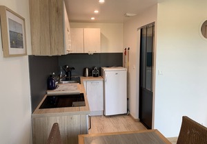 Charming 2-Bed House with Terrace Near Beach and Golf