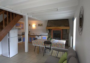 Charming 2-Bed Gite with Fireplace, Garden & Nearby Winter Activities