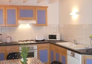 Charming 2-Bed Gite with Fireplace, Garden & Nearby Winter Activities