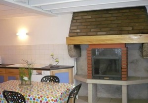 Charming 2-Bed Gite with Fireplace, Garden & Nearby Winter Activities