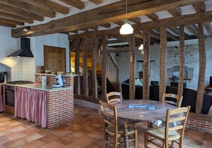 Charming 2-Bedroom Rural House with Private Terrace Near Fontainebleau