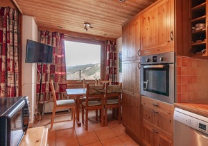 Charming 2-room flat with terrace and new kitchen in the heart of Méribel, direct access to slopes