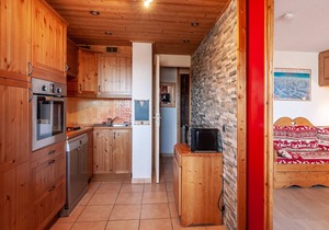 Charming 2-room flat with terrace and new kitchen in the heart of Méribel, direct access to slopes