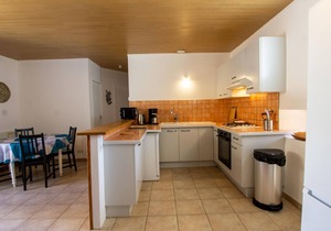 Charming 2BR Cottage in Dordogne Village with Modern Amenities and Private Courtyard