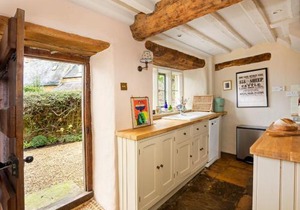 Charming 2BD Cottage in the Heart of Kingham!