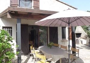 Charming 2BR Mini-Villa, 100m to Santa-Giulia Beach, Terrace, BBQ, Private Parking, A/C in Living Room