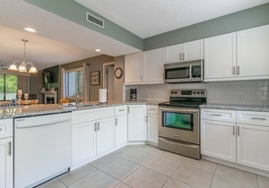Charming 3 bdrm, nestled among the trees-15C WHP