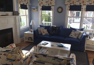 Charming 3 bedroom, 2.5 bath Cottage with all amenities. Walk to Town & Beach