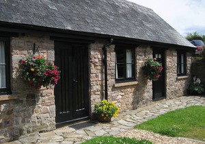 Charming 3 bedroom cottage in glorious Devon countryside, indoor pool & sauna