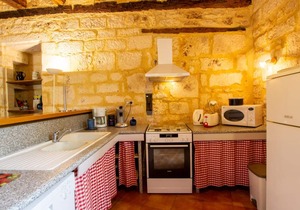Charming 3BR House in Borrèze with Terrace, WiFi, BBQ, Pet-Friendly