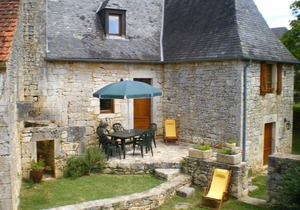 Charming 3BR House in Borrèze with Terrace, WiFi, BBQ, Pet-Friendly