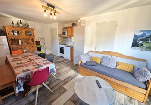 Charming 4-Room Apartment for 8, Near Slopes in Valfréjus
