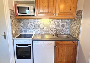 Charming 4-Room Apartment for 8, Near Slopes in Valfréjus
