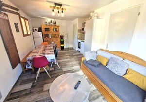 Charming 4-Room Apartment for 8, Near Slopes in Valfréjus