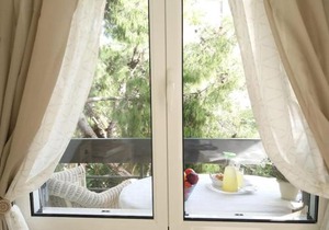 Charming Apartment in Varkiza
