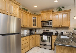 Charming Beach Getaway! 2bd/2ba with a pool and just a block from the Beach!