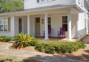Charming Beach Cottage w/ 6-Seat GOLF CART - Easy Beach & Pool Access, Tram.