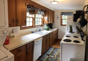 Charming Brant Point Cottage! Sleeps 6. No car needed, walk to beach and town!