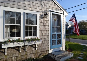 Charming Brant Point Cottage! Sleeps 6. No car needed, walk to beach and town!