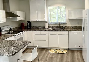 Charming Captiva Cottage with private pool, 300 steps from beach