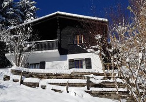 Charming chalet with panoramic view and private parking in Gruyère