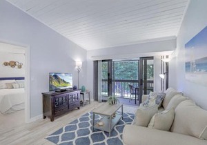 Charming condo with two pools and steps to beach