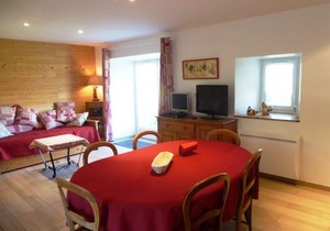 Charming cottage with terrace, near winter sports, pets allowed