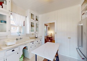 Charming cottage close to everything - walk to beach, zoo, & park