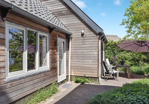 Charming Cottage “De Kleine Bonte Specht” with Wi-Fi, Terrace & Barbecue
