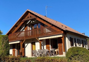 Charming Cottage with Garden, Terrace, and Scenic Views in a Quiet Area