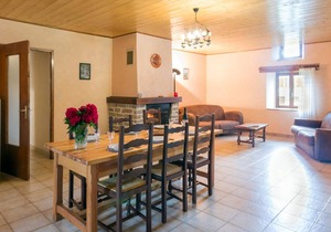 Charming cottage with fireplace, pets allowed, near ski slopes