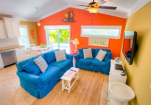 Charming cottage with Pool, close to the Beach! Don't Miss Out!