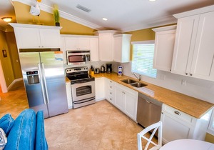 Charming cottage with Pool, close to the Beach! Don't Miss Out!