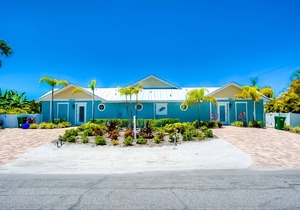 Charming cottage with Pool, close to the Beach! Don't Miss Out!