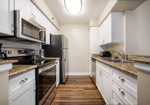 Charming Cupertino 2BR w/Gym, Pool & W/D, nr tech HQs, by Blueground