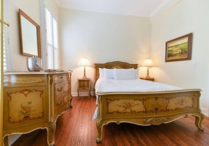 Charming downtown Edenton location with homemade breakfast daily